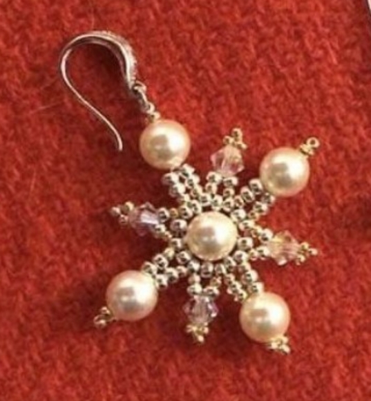 Beaded christmas star Earrings - Picture 2 of 3